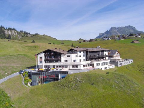 hotel-arlberg-sommer-goldener_berg-anfahrt-5e92d9e3